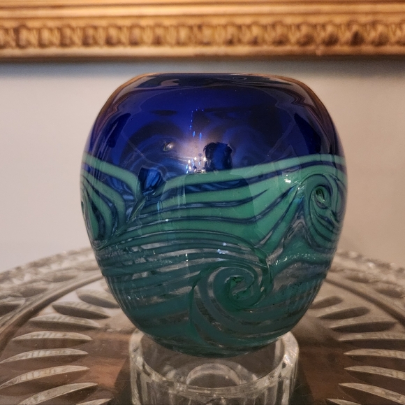 Vintage 1972 Signed Studio Art Glass Vase Handblown Blue Green Swirl MCM 5" - Picture 3 of 9